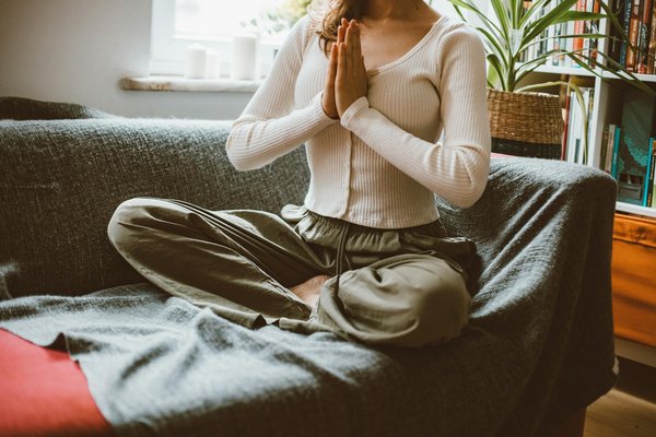 Réveillez vos nuits : adoptez le yoga nocturne pour un sommeil revitalisant !