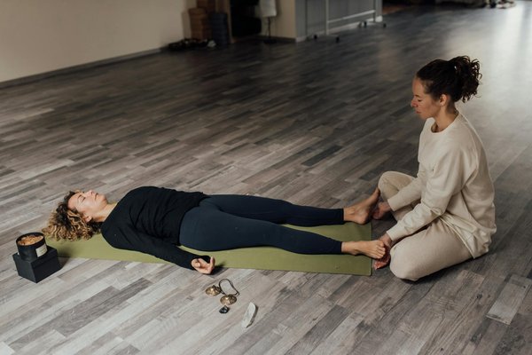 Le Rôle Crucial du Médecin en Entreprise : Équilibrer Santé et Bien-être pour Booster la Performance